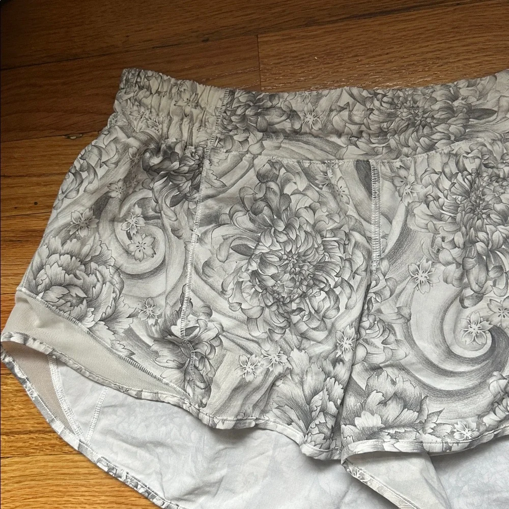 Lululemon Hotty Hot Shorts in the Mini Twine White Multi / White color - Picture 5 of 11